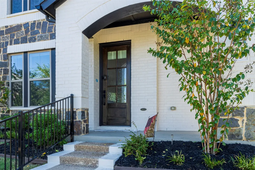 905 Carnation Drive Crowley, TX 76036