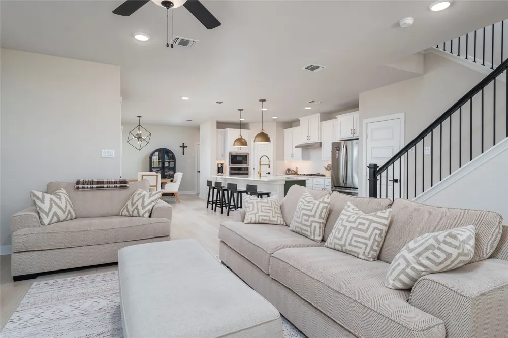 905 Carnation Drive Crowley, TX 76036