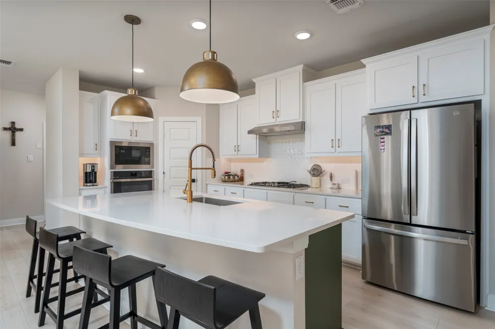 905 Carnation Drive Crowley, TX 76036