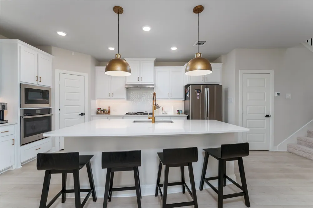 905 Carnation Drive Crowley, TX 76036