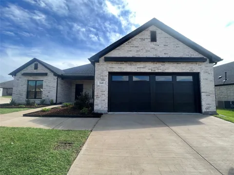 368 Lake Bluff