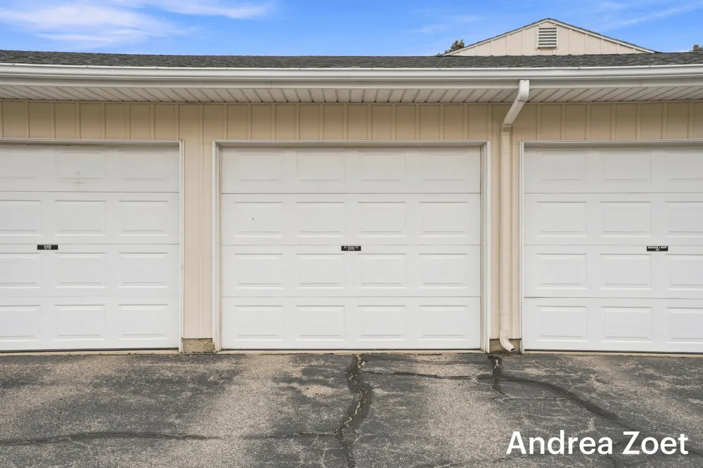5773 Leisure South Drive SE Kentwood City, MI 49548