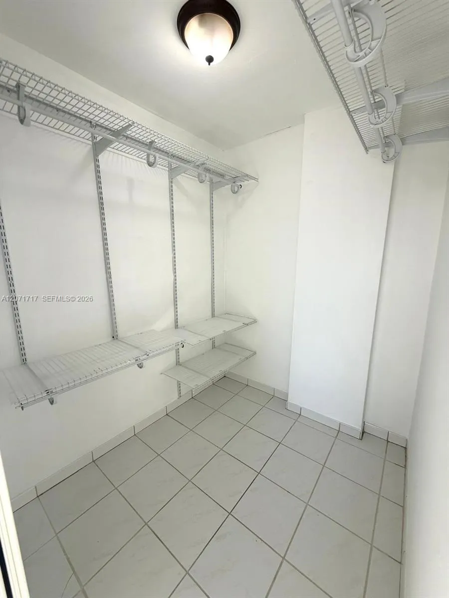 5199 NW 7th St #501E Miami, FL 33126