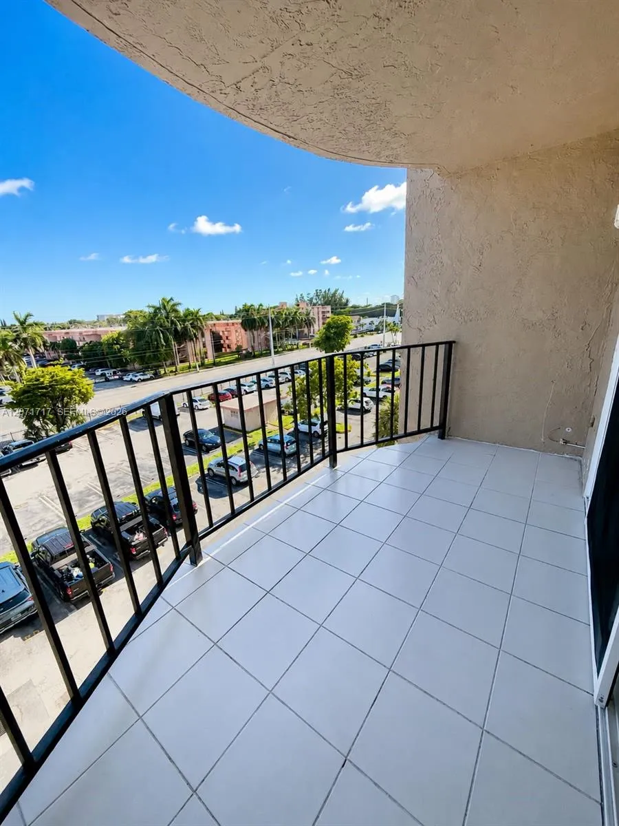 5199 NW 7th St #501E Miami, FL 33126