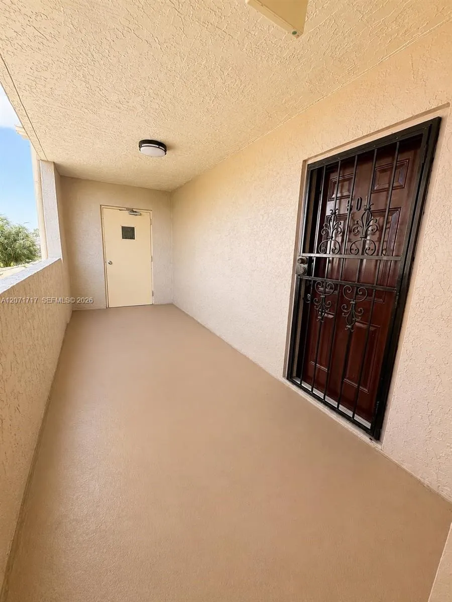 5199 NW 7th St #501E Miami, FL 33126