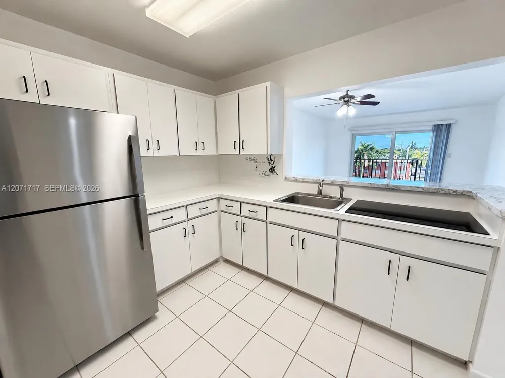 5199 NW 7th St #501E Miami, FL 33126