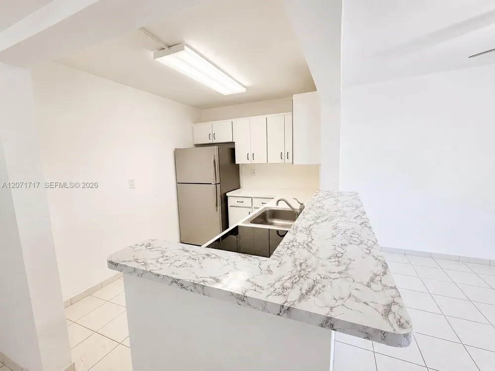 5199 NW 7th St #501E Miami, FL 33126