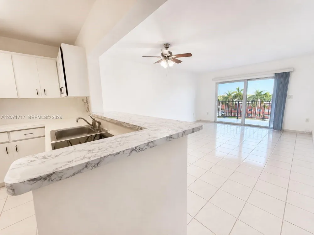 5199 NW 7th St #501E Miami, FL 33126