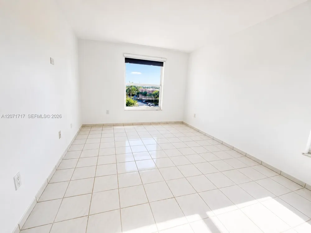 5199 NW 7th St #501E Miami, FL 33126