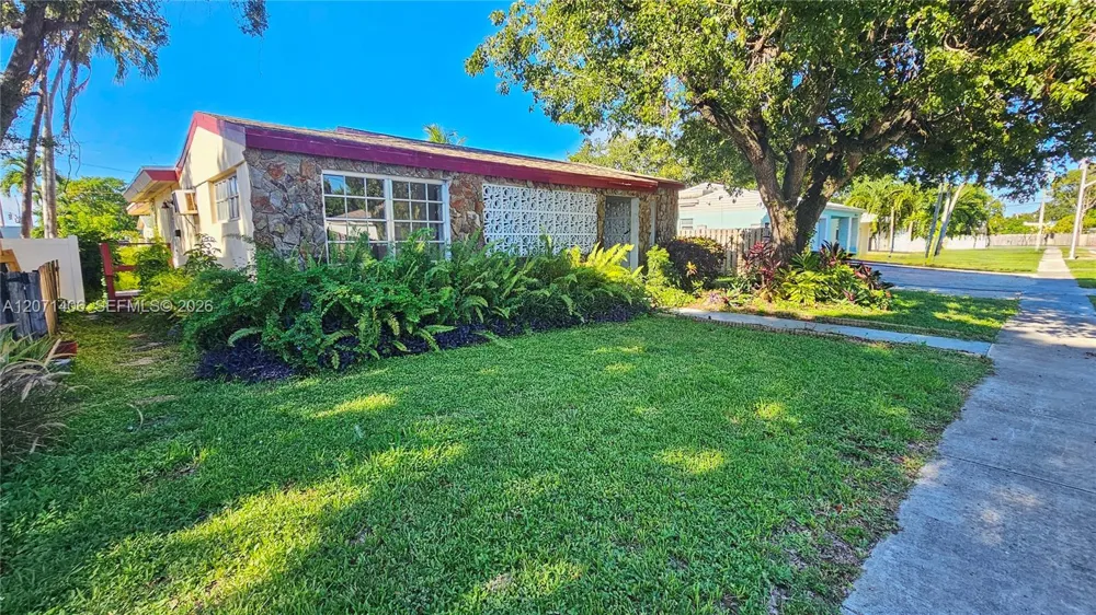 214 SW 2nd Pl Dania Beach, FL 33004
