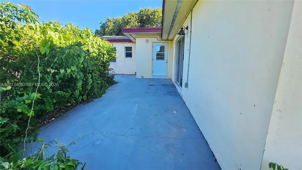 214 SW 2nd Pl Dania Beach, FL 33004