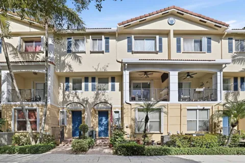 2905 S Greenleaf Circle