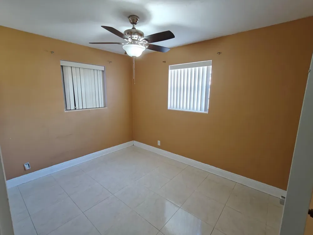 324 Mid Pines Road Palm Springs, FL 33461