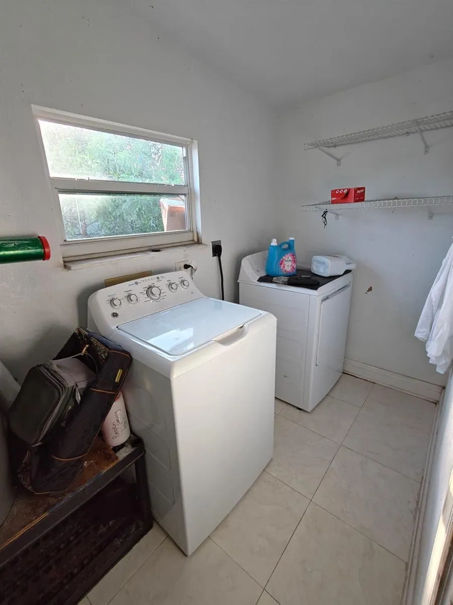 324 Mid Pines Road Palm Springs, FL 33461