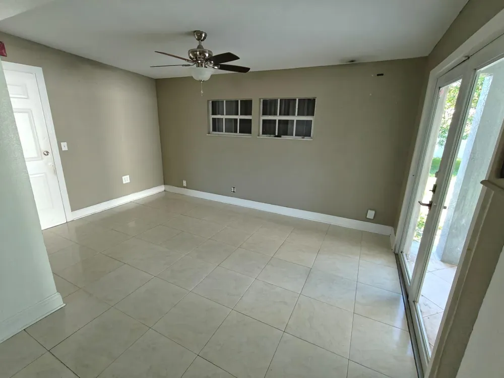 324 Mid Pines Road Palm Springs, FL 33461