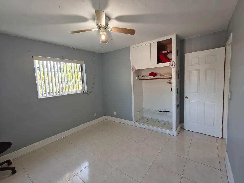 324 Mid Pines Road Palm Springs, FL 33461