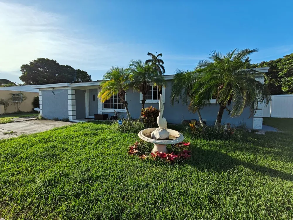 324 Mid Pines Road Palm Springs, FL 33461