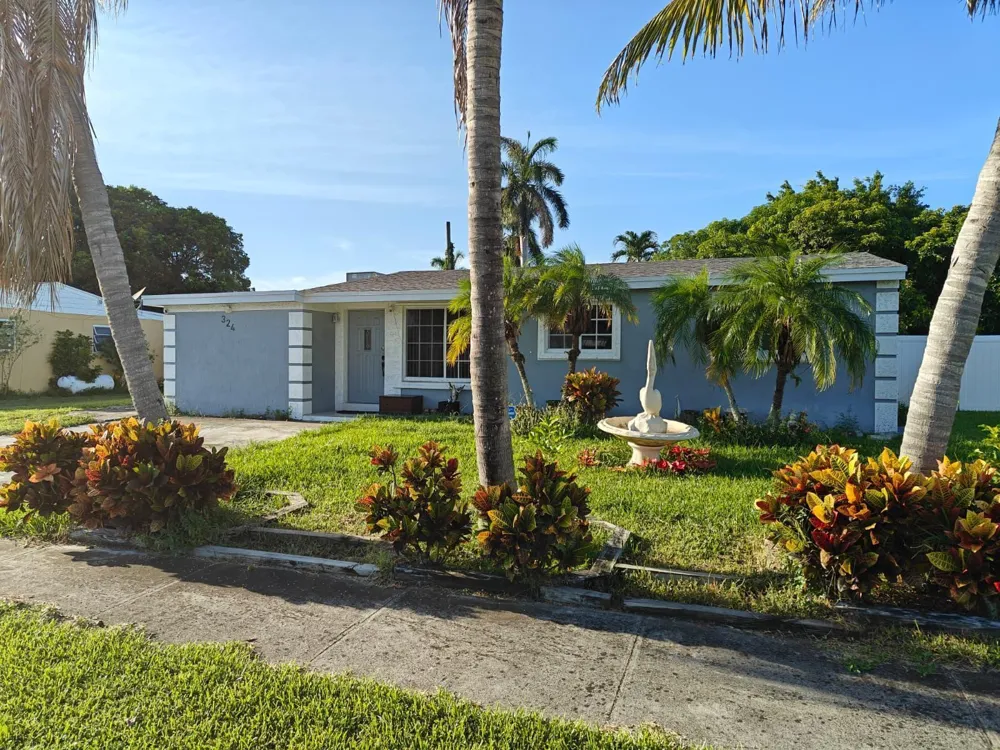 324 Mid Pines Road Palm Springs, FL 33461