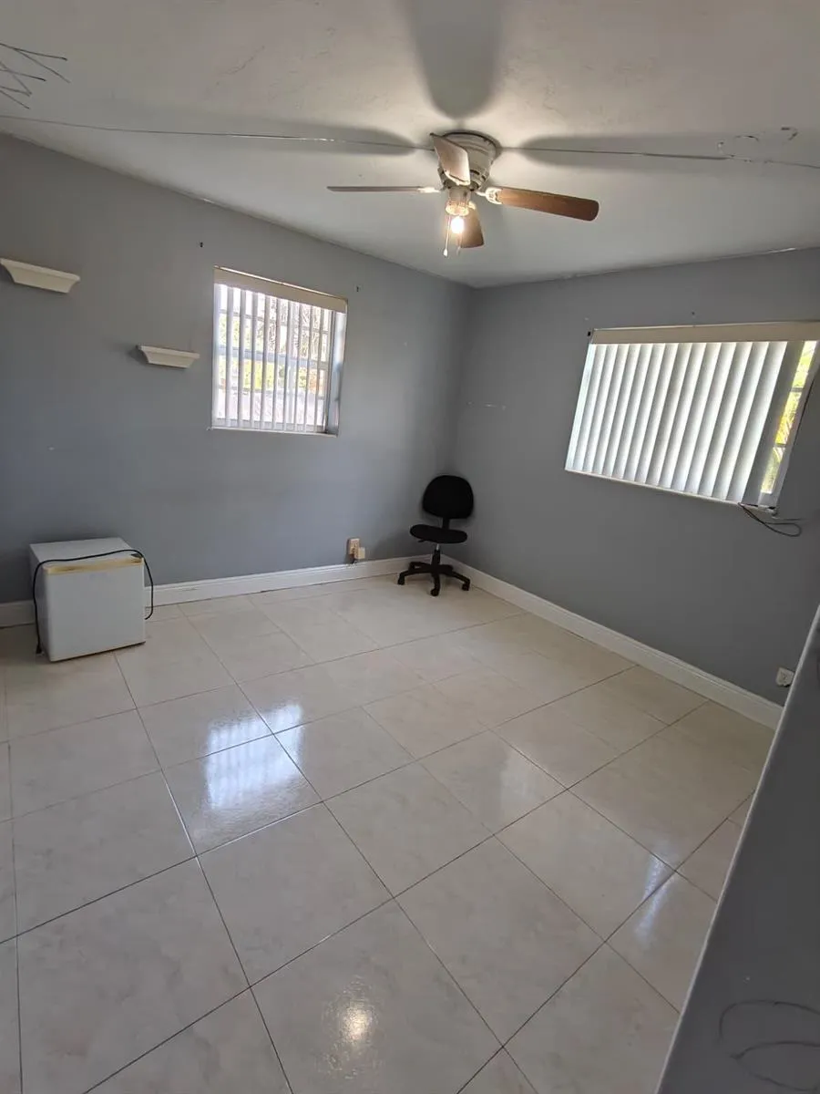 324 Mid Pines Road Palm Springs, FL 33461