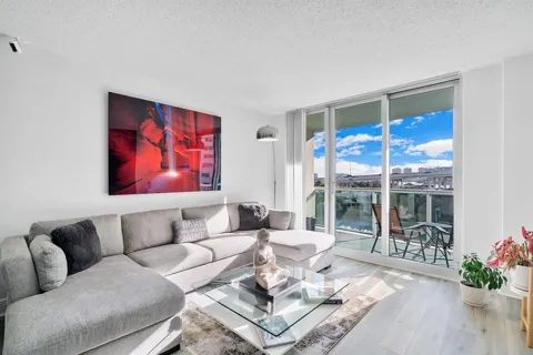 19380 Collins Avenue #523