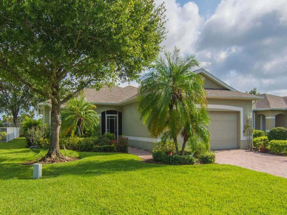 3153 ASHFORD SQUARE Vero Beach, FL 32966