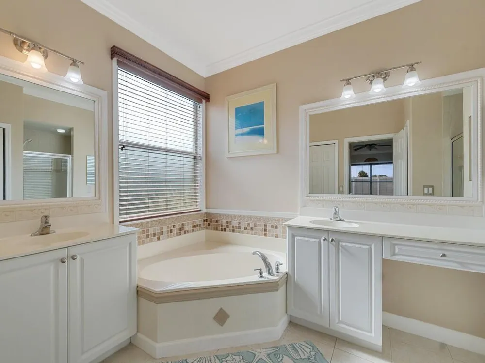 3153 ASHFORD SQUARE Vero Beach, FL 32966