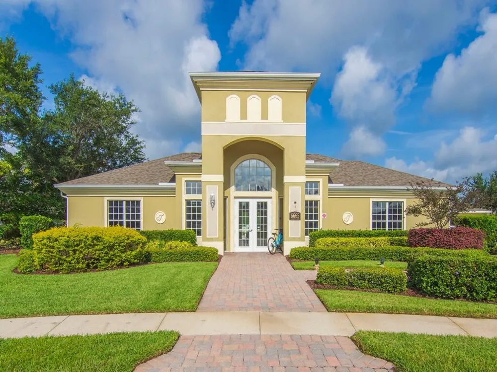 3153 ASHFORD SQUARE Vero Beach, FL 32966