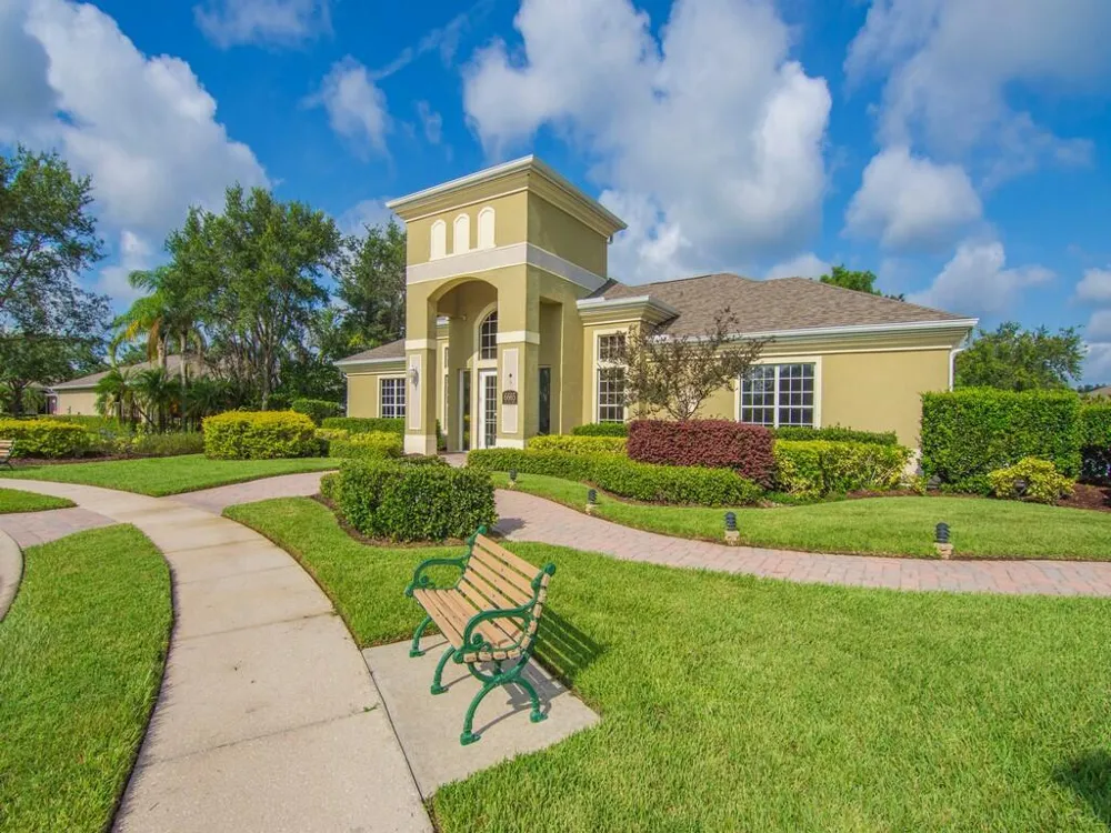 3153 ASHFORD SQUARE Vero Beach, FL 32966