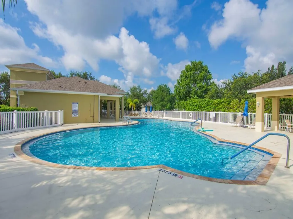 3153 ASHFORD SQUARE Vero Beach, FL 32966