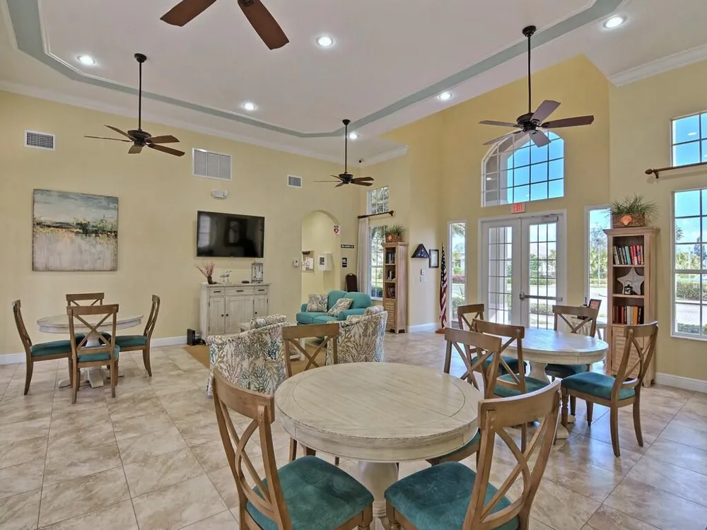 3153 ASHFORD SQUARE Vero Beach, FL 32966