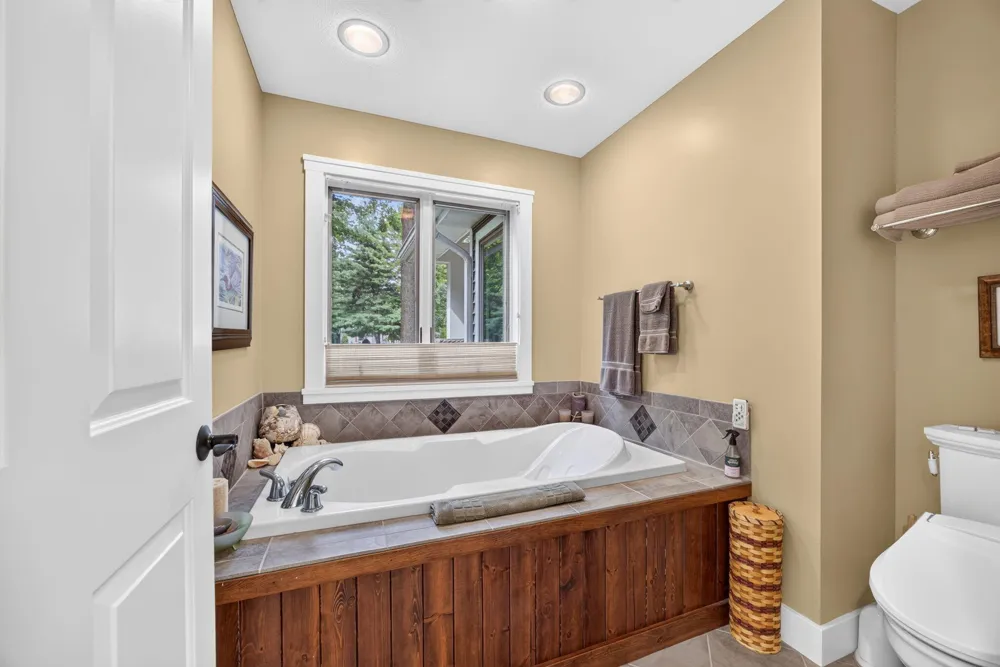 9443 Clubhouse Drive W Canadian Lakes, MI 49346