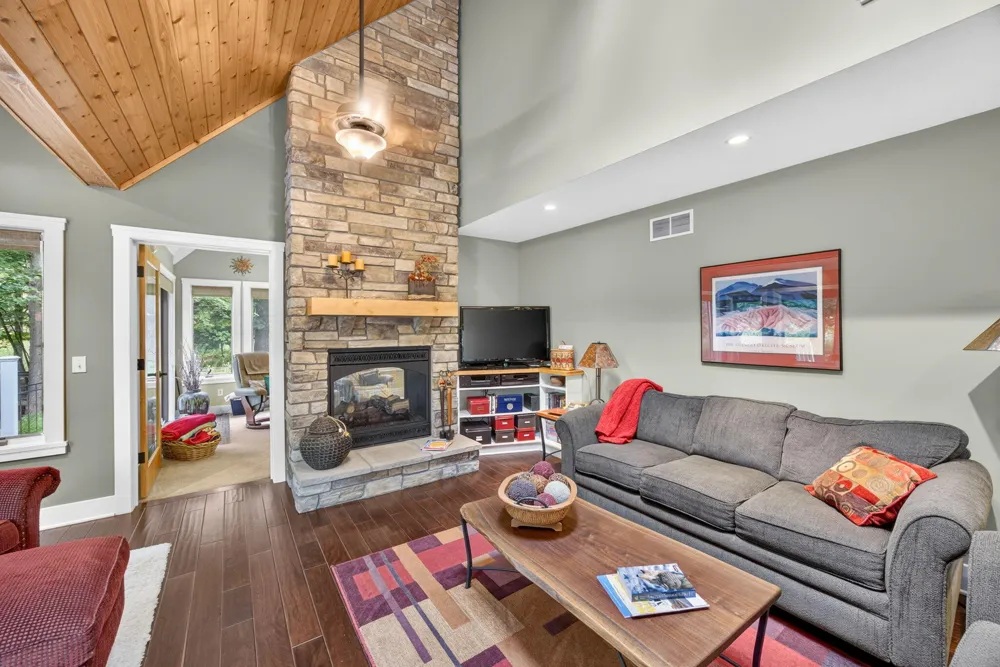 9443 Clubhouse Drive W Canadian Lakes, MI 49346