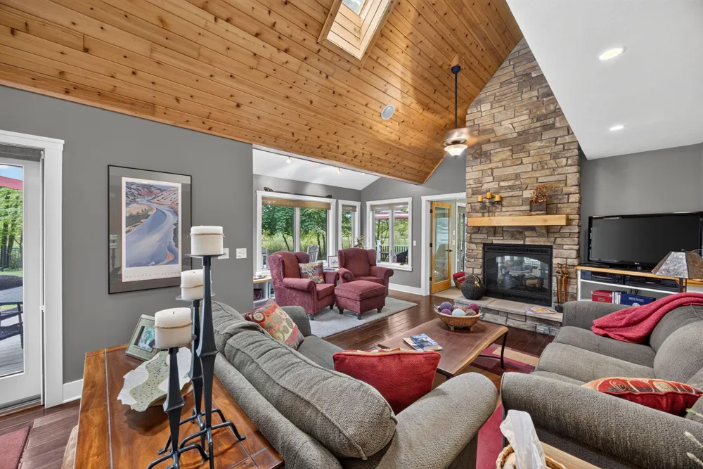9443 Clubhouse Drive W Canadian Lakes, MI 49346