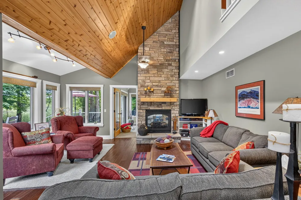 9443 Clubhouse Drive W Canadian Lakes, MI 49346