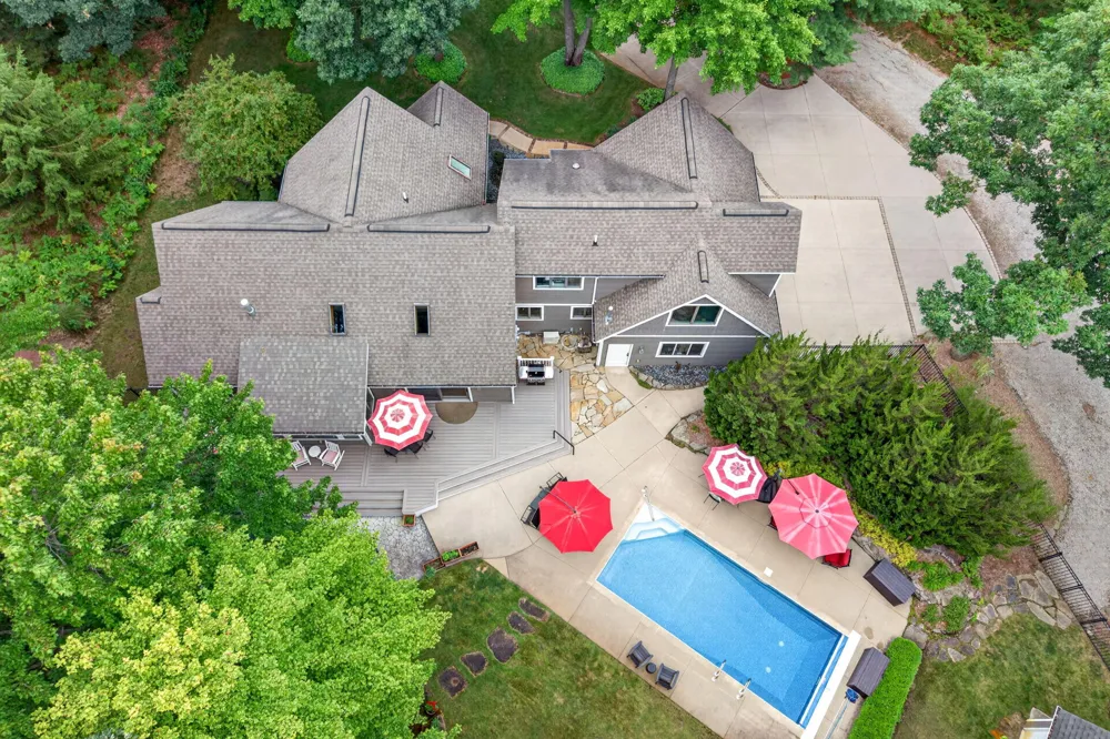 9443 Clubhouse Drive W Canadian Lakes, MI 49346