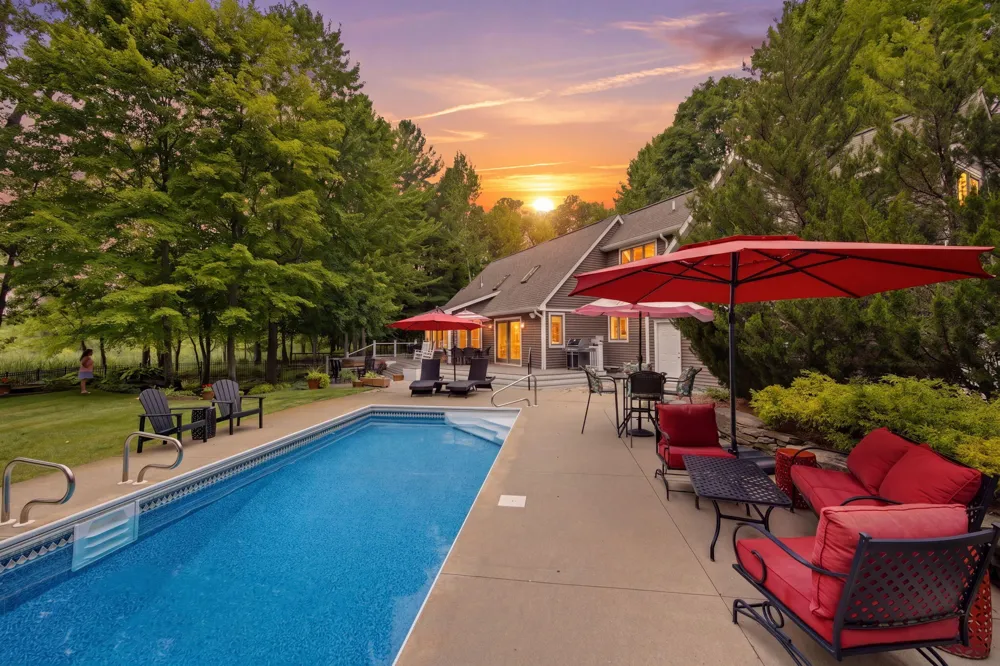 9443 Clubhouse Drive W Canadian Lakes, MI 49346
