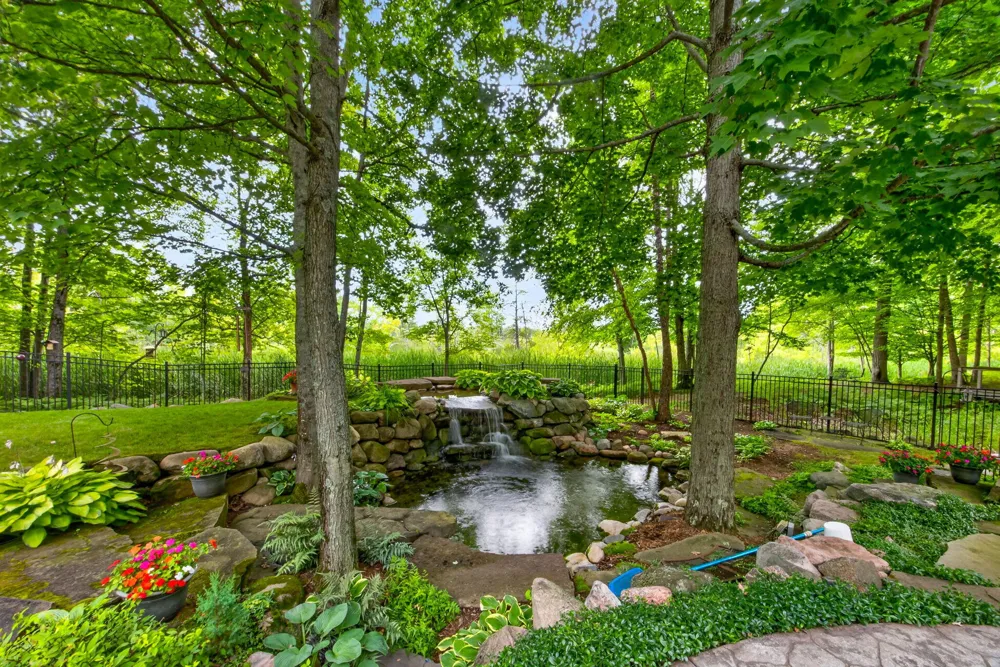 9443 Clubhouse Drive W Canadian Lakes, MI 49346
