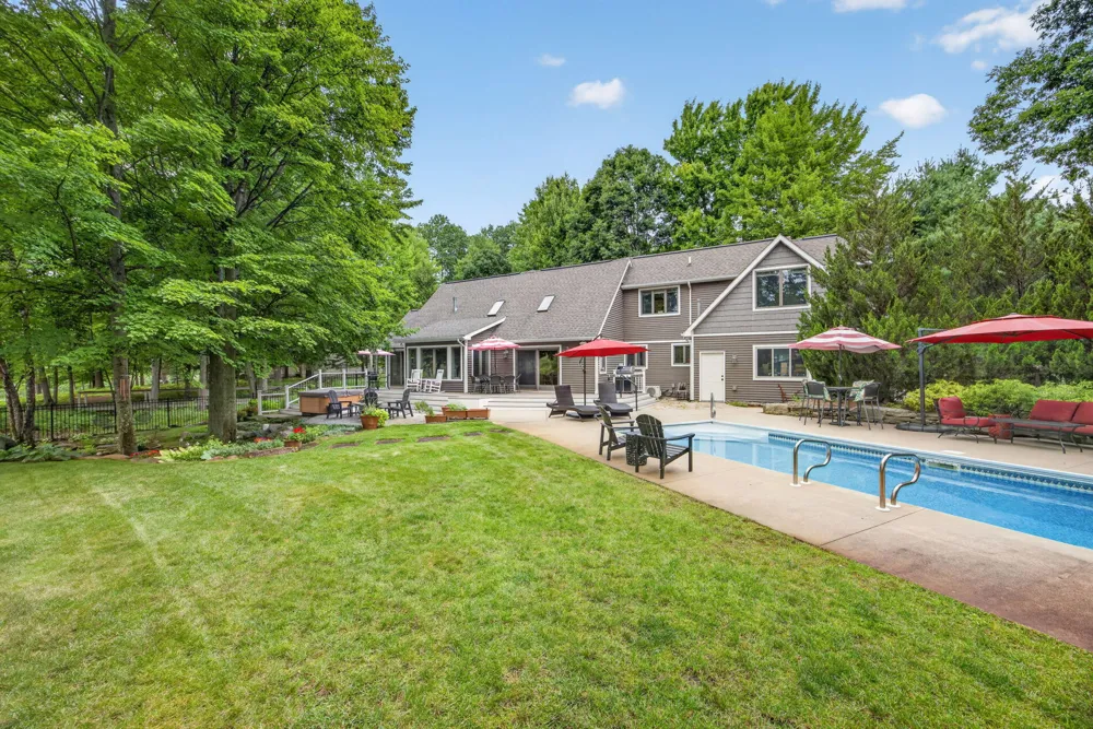 9443 Clubhouse Drive W Canadian Lakes, MI 49346