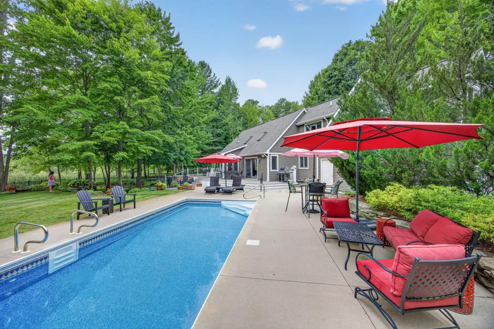 9443 Clubhouse Drive W Canadian Lakes, MI 49346