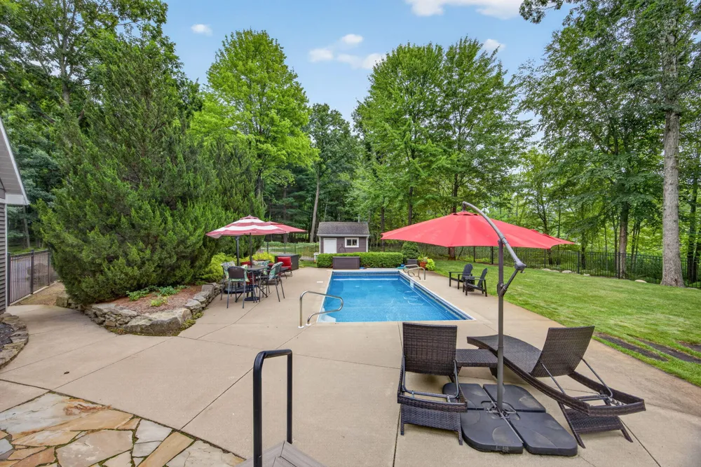 9443 Clubhouse Drive W Canadian Lakes, MI 49346