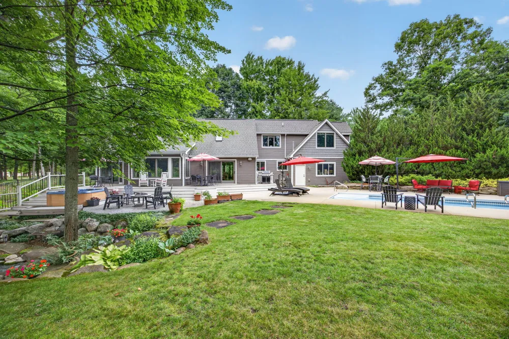 9443 Clubhouse Drive W Canadian Lakes, MI 49346
