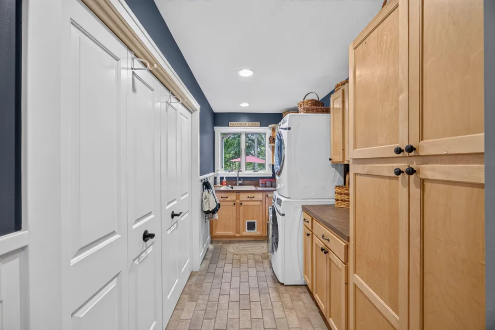 9443 Clubhouse Drive W Canadian Lakes, MI 49346