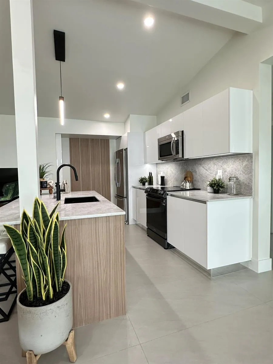 2490 Andros Lane Fort Lauderdale, FL 33312