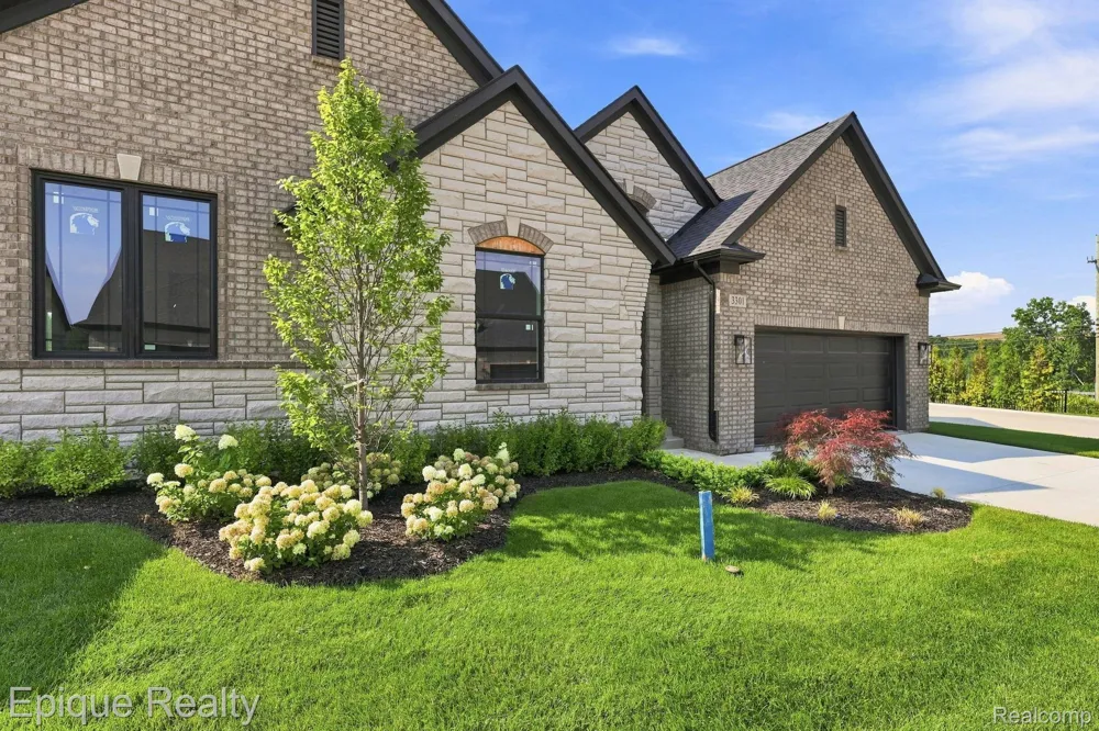 3301 Cornerstone Drive #73 Orion Charter Township, MI 48360