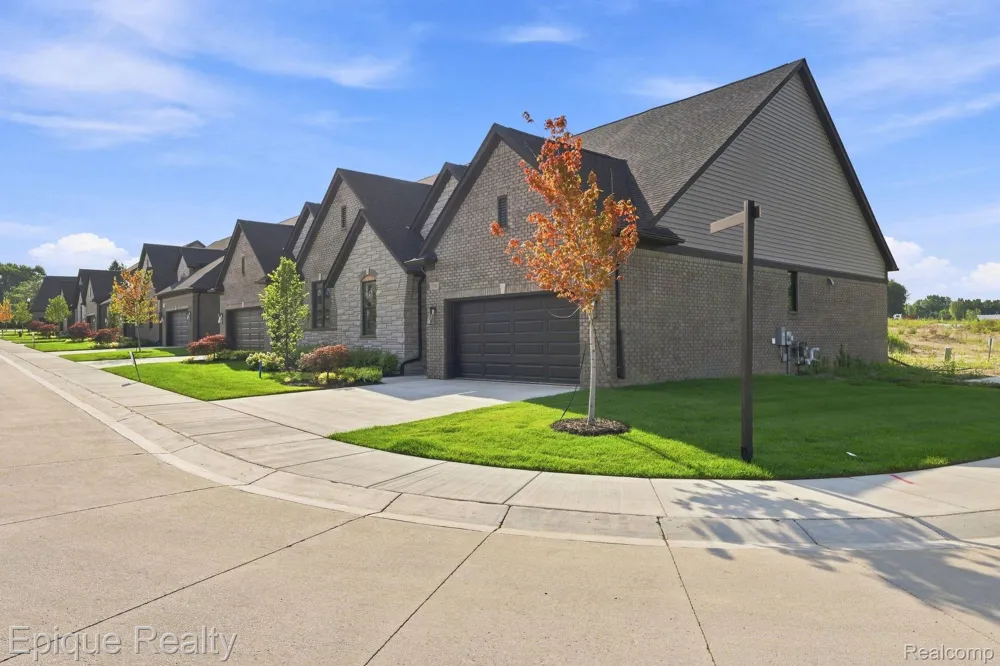 3301 Cornerstone Drive #73 Orion Charter Township, MI 48360