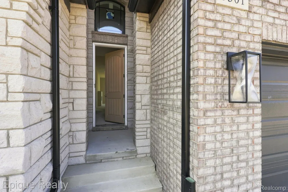 3301 Cornerstone Drive #73 Orion Charter Township, MI 48360