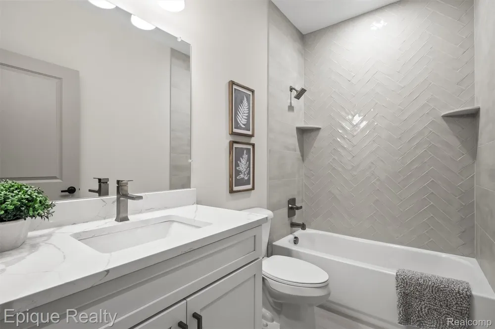 3301 Cornerstone Drive #73 Orion Charter Township, MI 48360