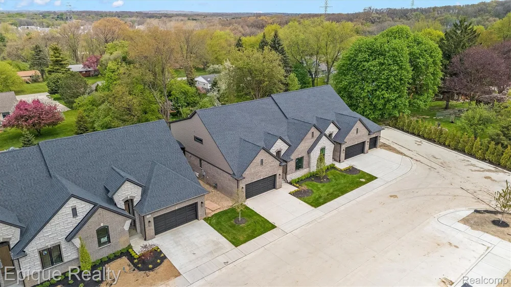3358 Cornerstone Drive #10 Orion Charter Township, MI 48360
