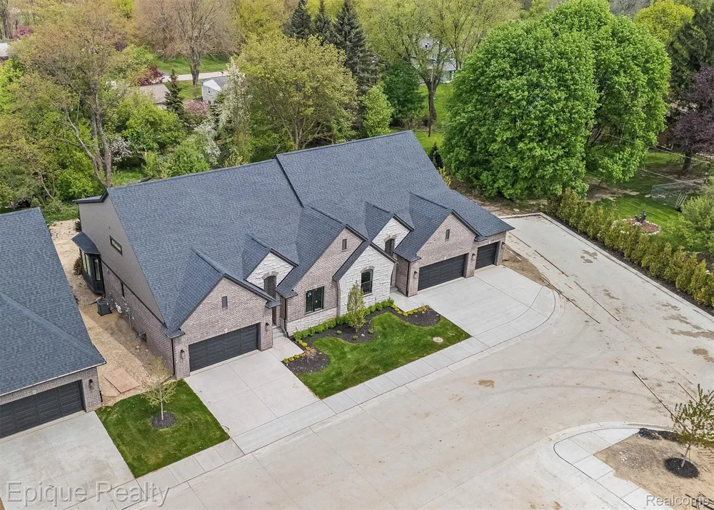 3358 Cornerstone Drive #10 Orion Charter Township, MI 48360