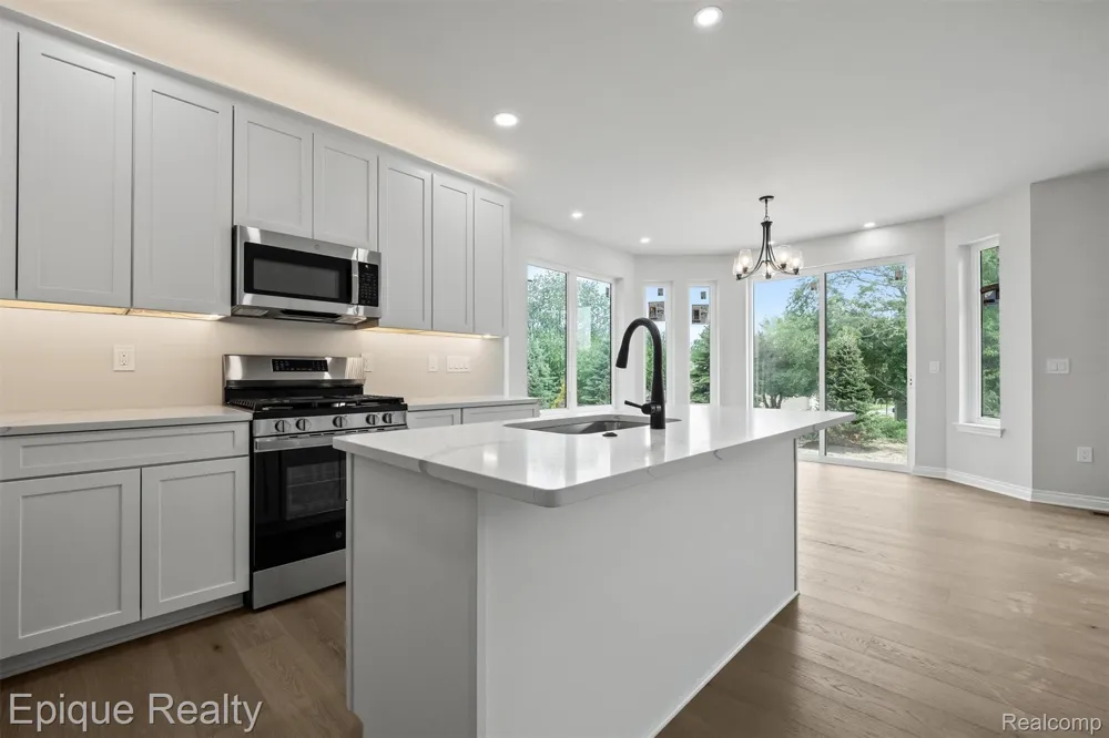 3358 Cornerstone Drive #10 Orion Charter Township, MI 48360